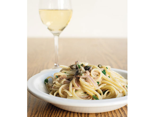 Linguine with tuna and capers