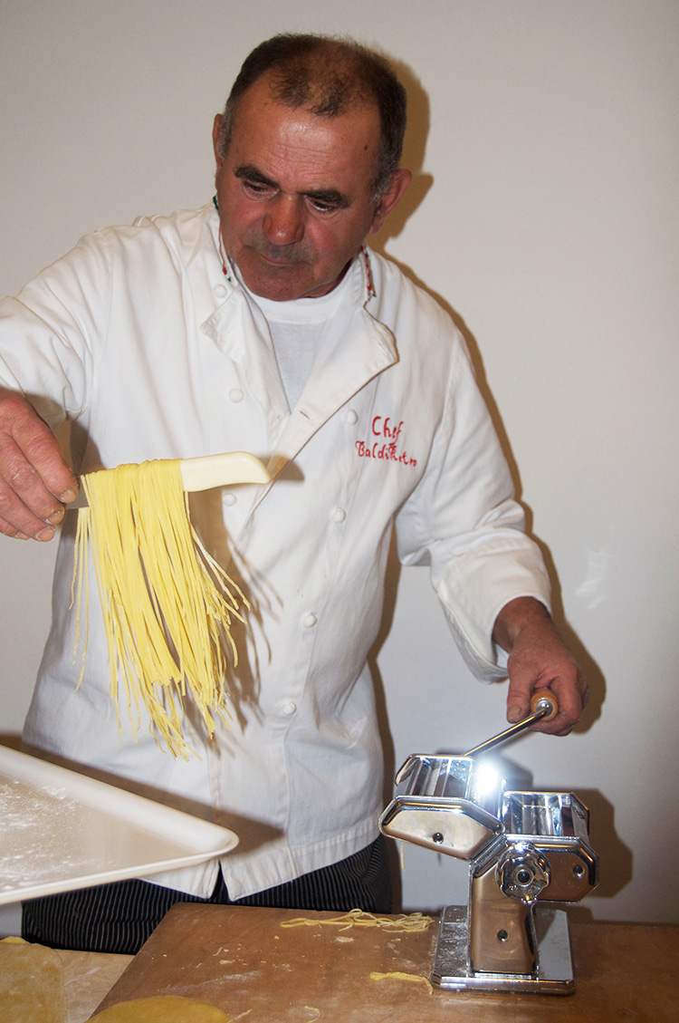 Pietro finishes the tagliatelle 