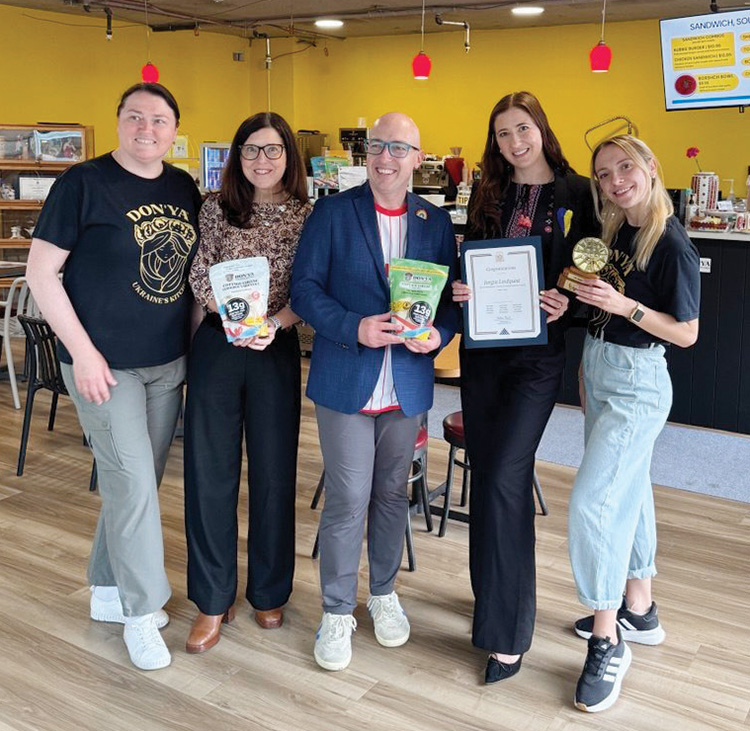 The DON’YA team from left: kitchen manager, Natalja Vynohradova, co-founder and CEO, Janice Krissa, Edmonton Mayor Andrew Knack, Jorgia Lindquist, and DON’YA front of house Supervisor, Nataliya Didenko